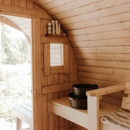 Cozy Forest With Wood-fired Sauna בקתה *