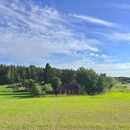 Cozy Forest With Wood-fired Sauna Naantali